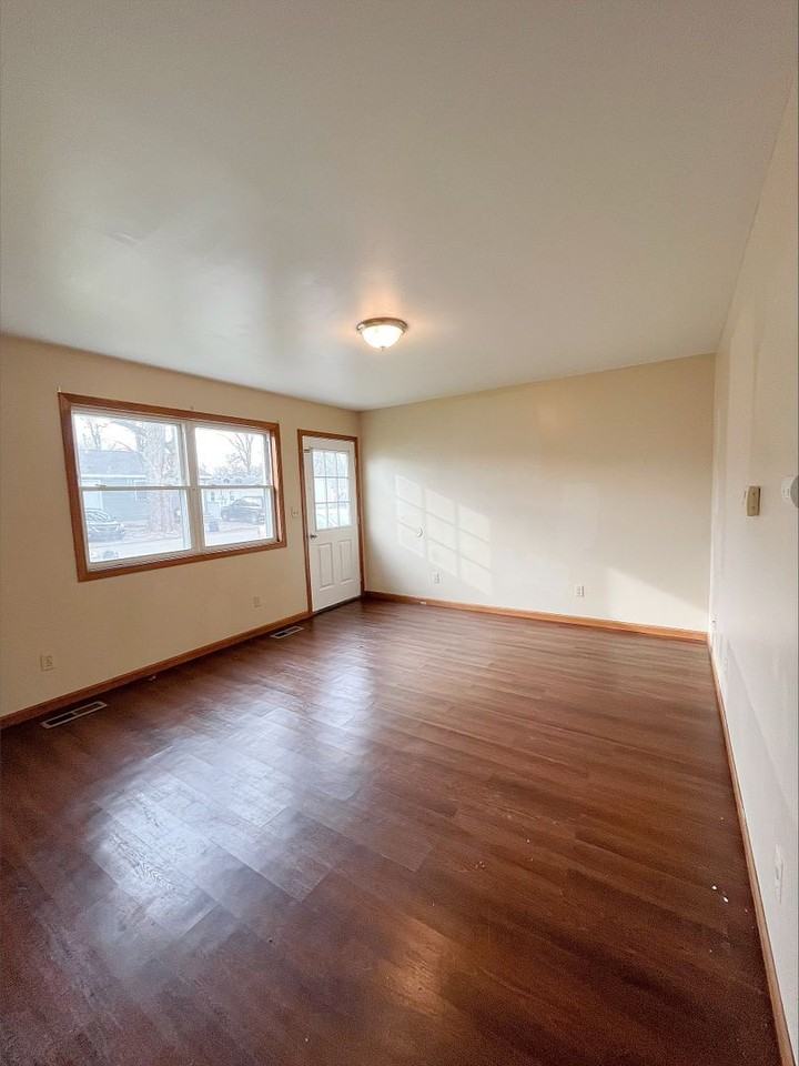 300 Harrison St - Photo 3 of 14