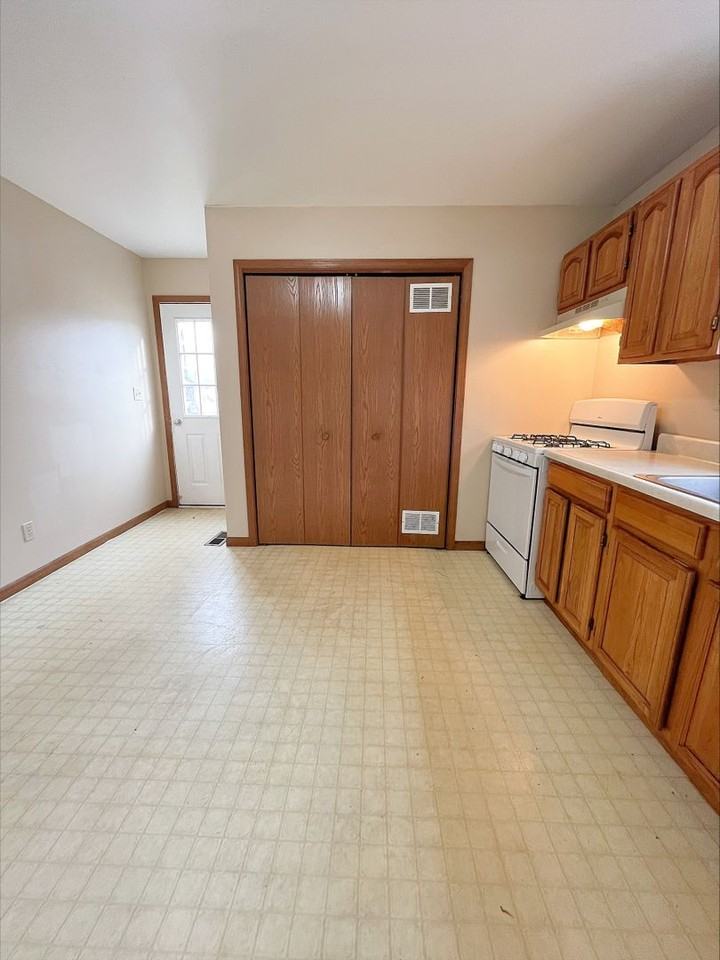 300 Harrison St - Photo 4 of 14