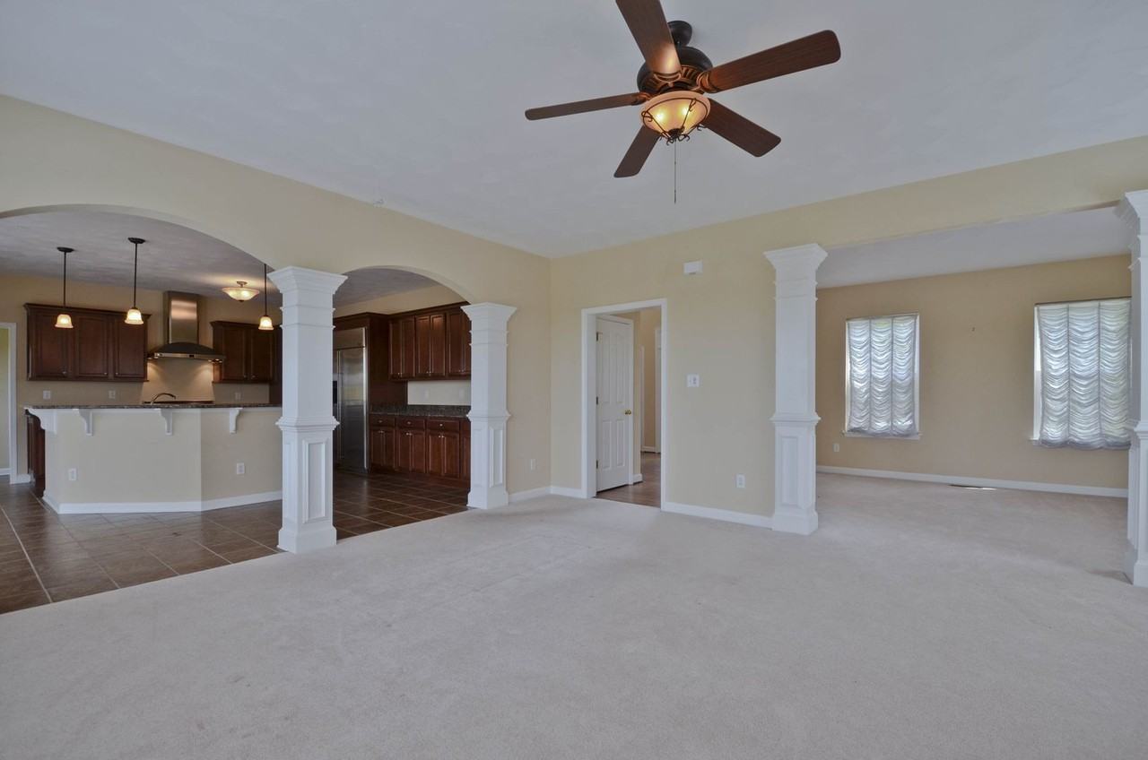 2705 Rex Ln - Photo 5 of 33