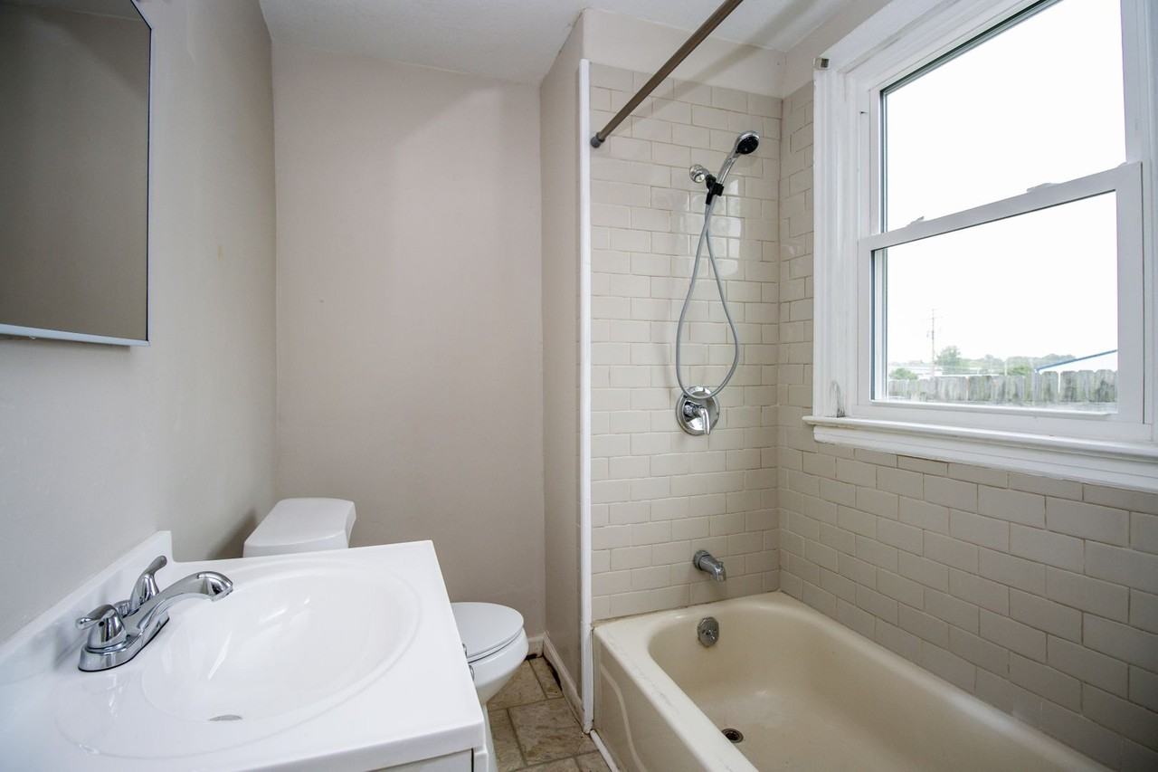 1805 Monroe St - Photo 2 of 29