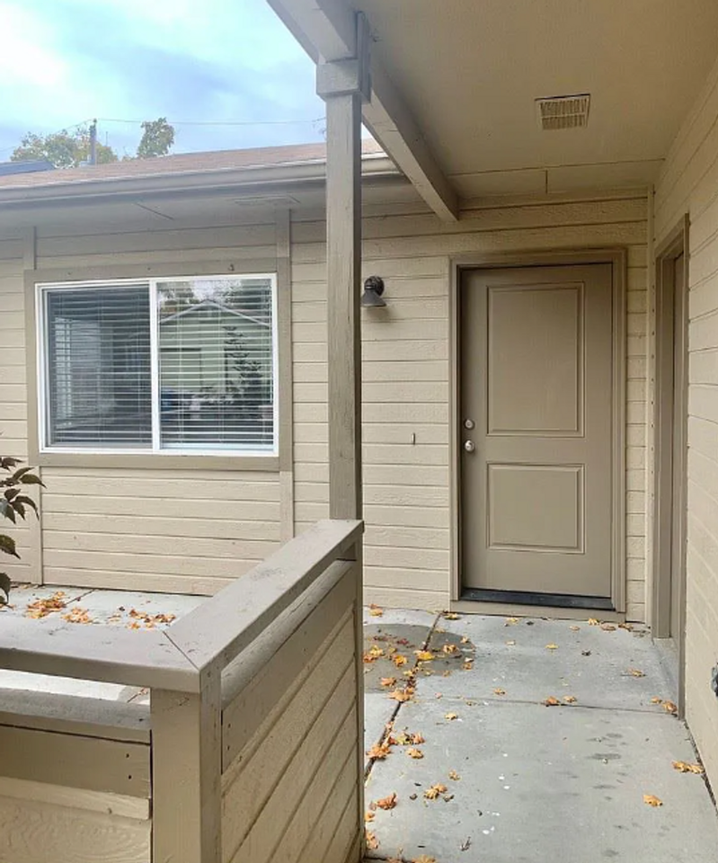 2777 N Macondray Ln - Photo 2 of 36