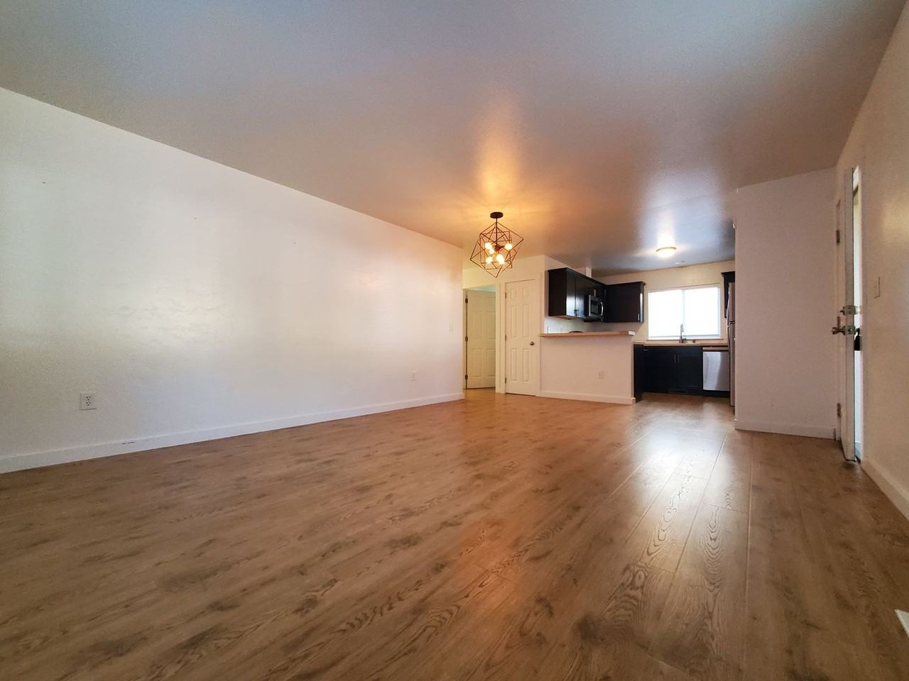 2777 N Macondray Ln - Photo 3 of 36