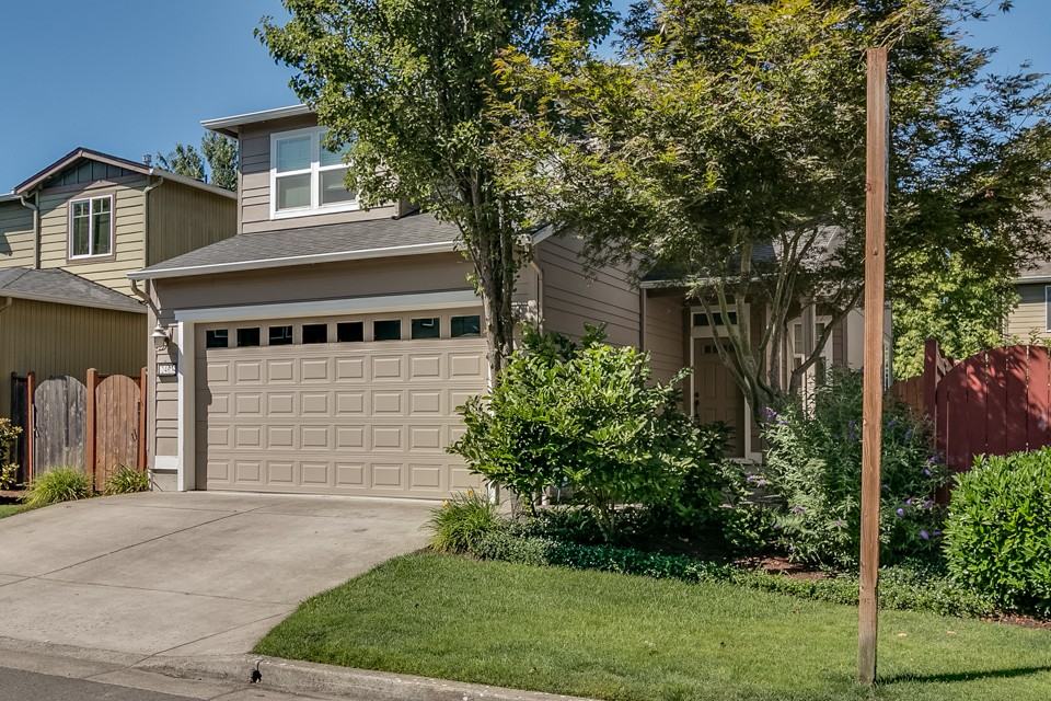 2467 Mountain Ter - Photo 2 of 20
