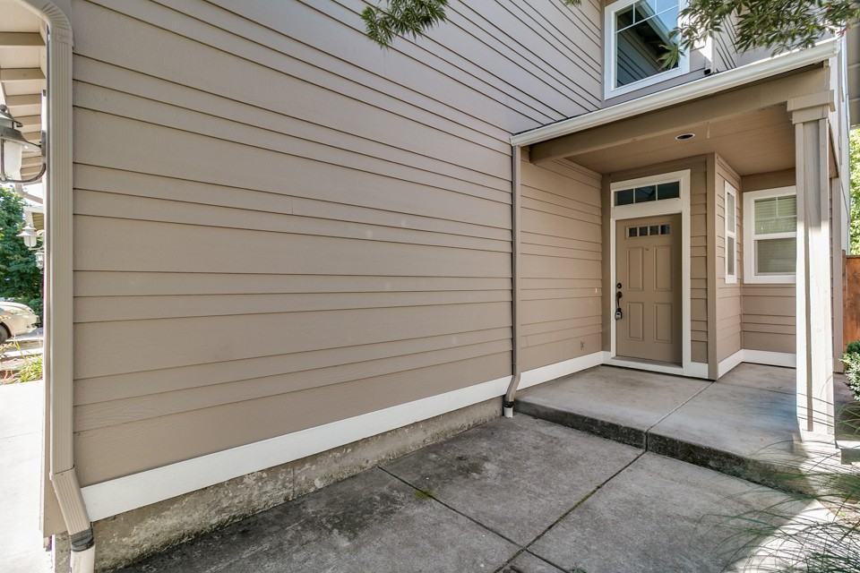 2467 Mountain Ter - Photo 3 of 20
