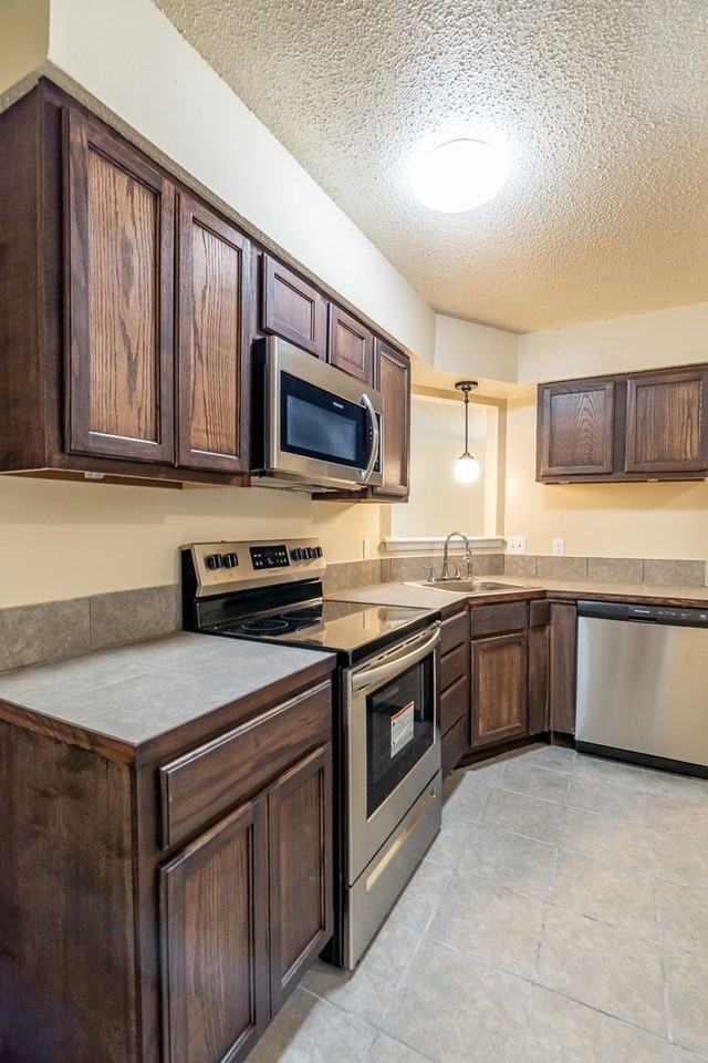 559 S Ray Ave - Photo 7 of 16