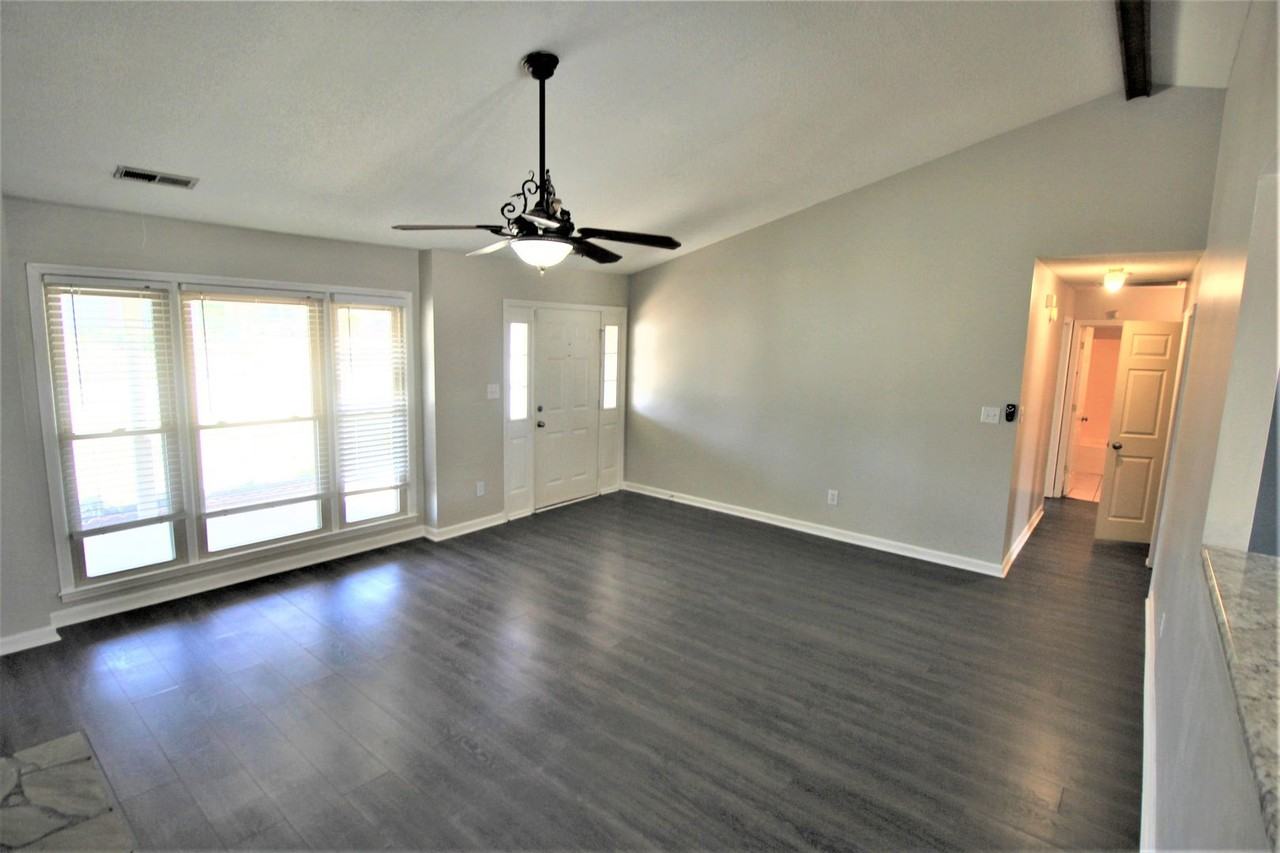 111 Bibb Dr - Photo 3 of 23