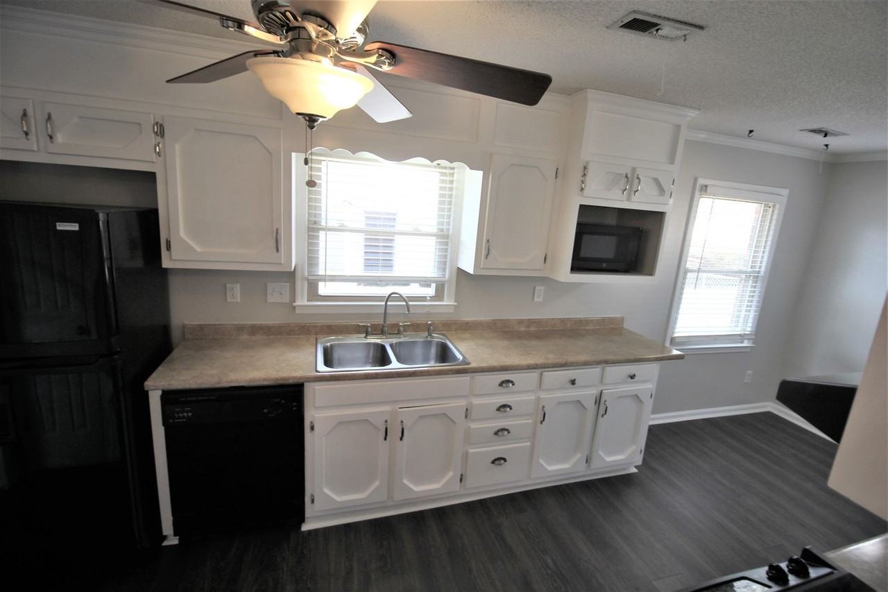 111 Bibb Dr - Photo 7 of 23