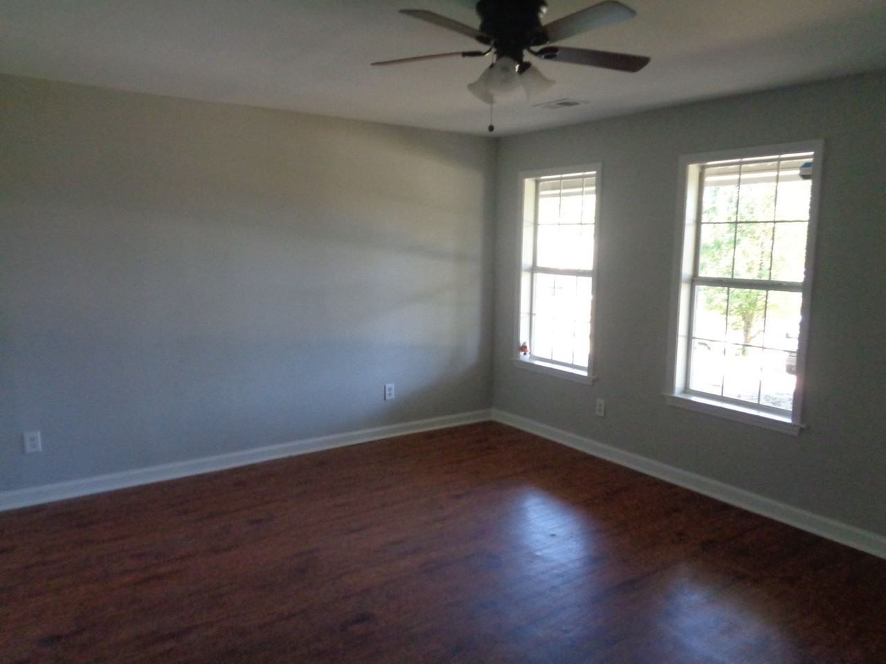 6041 Blocker St - Photo 4 of 12