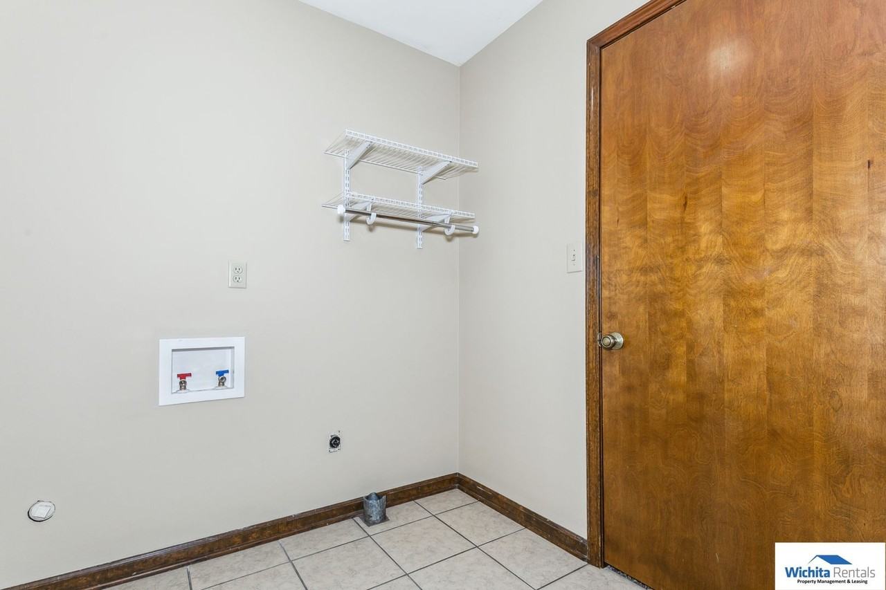 1033 E Redwood Rd - Photo 5 of 16