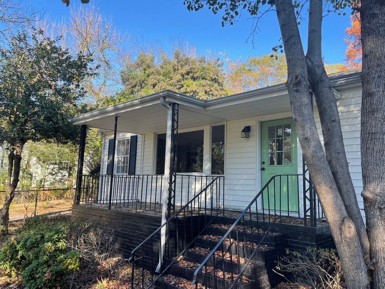 425 Clover St - Photo 6 of 32