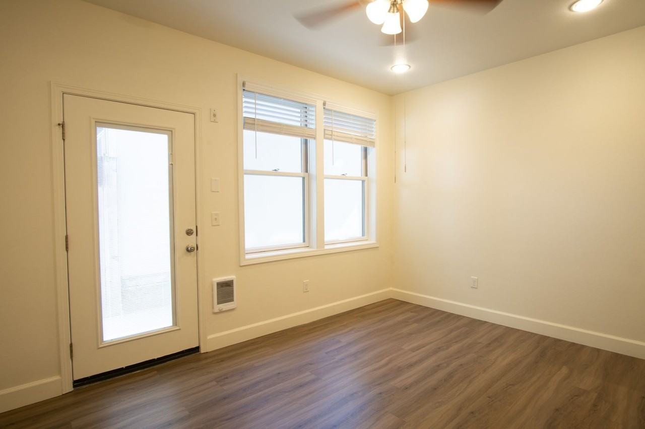 2007 Ne Broadway St #5 - Photo 2 of 10