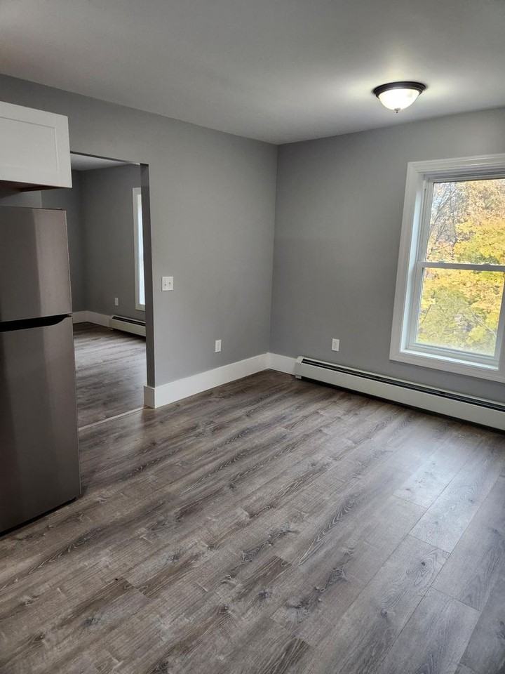 81 Sidney - Photo 2 of 11