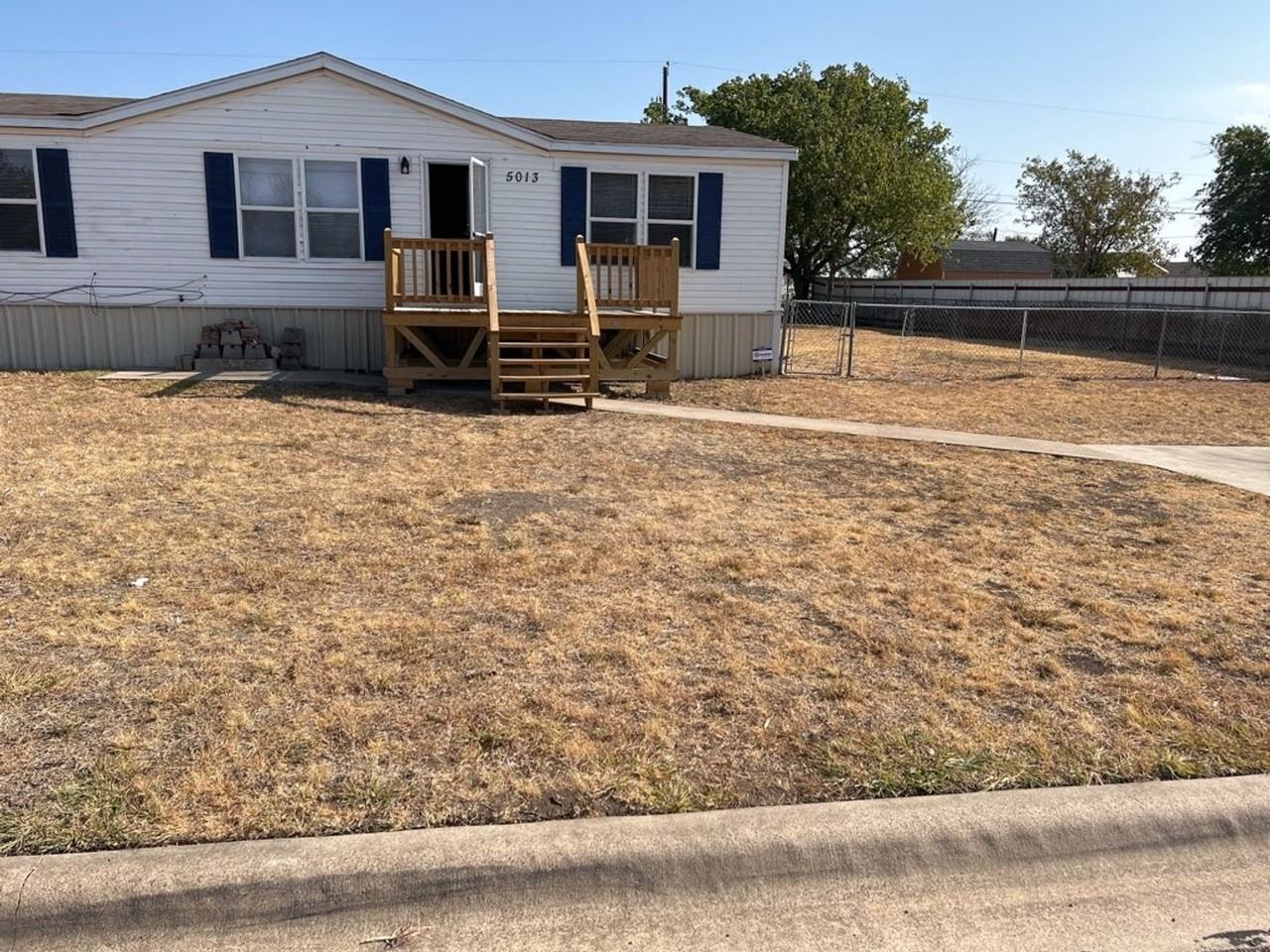 5013 Tiffany Cir - Photo 2 of 30