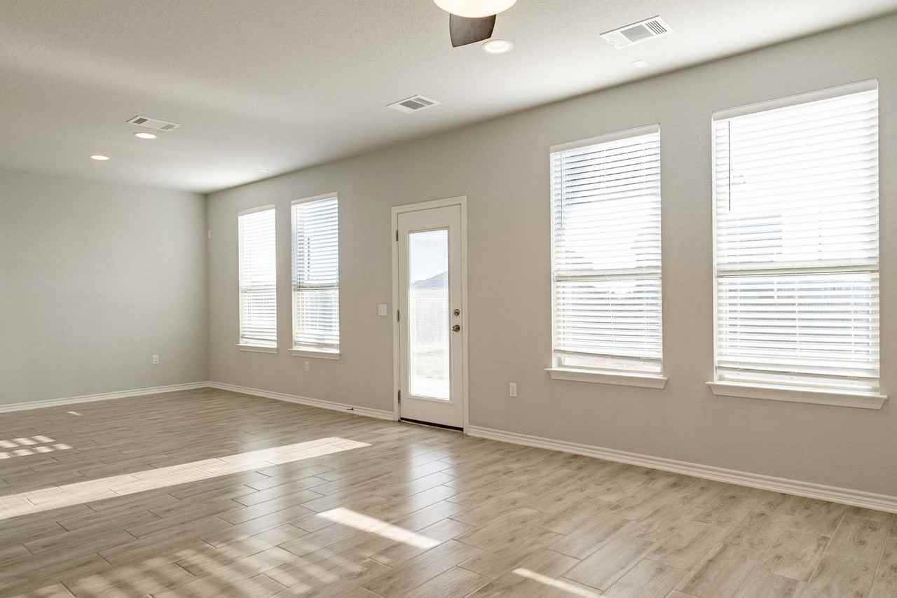 13503 Lansdale Cv - Photo 3 of 21