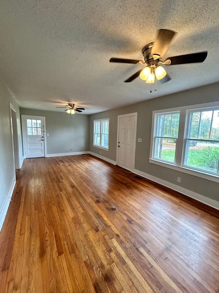 121 N Three Notch Rd - Photo 2 of 9