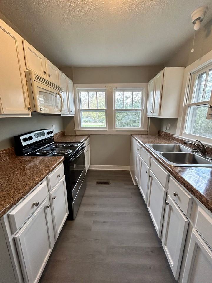 121 N Three Notch Rd - Photo 4 of 9