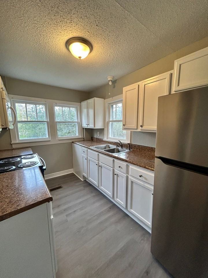 121 N Three Notch Rd - Photo 5 of 9