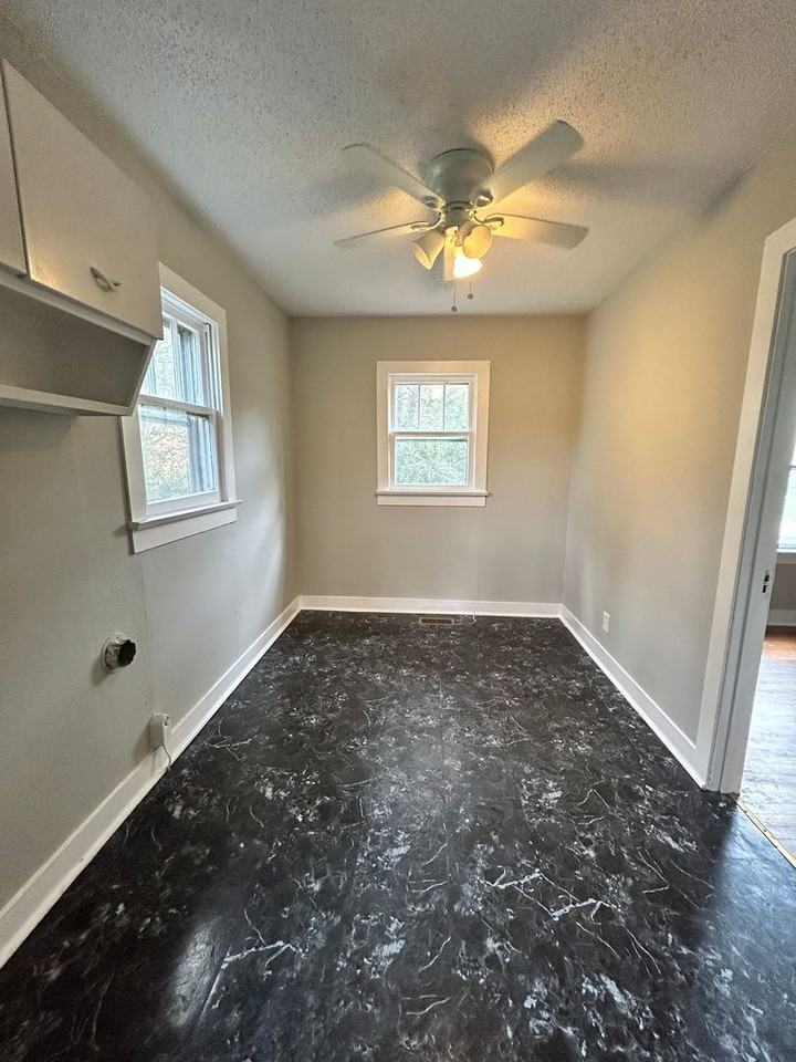 121 N Three Notch Rd - Photo 6 of 9