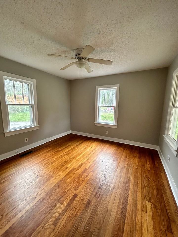 121 N Three Notch Rd - Photo 7 of 9