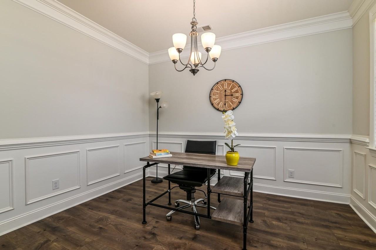 1077 Oak Bluff Ave - Photo 2 of 27