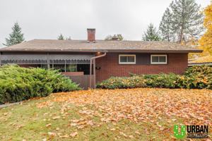 featured image of 6520 N Howard St