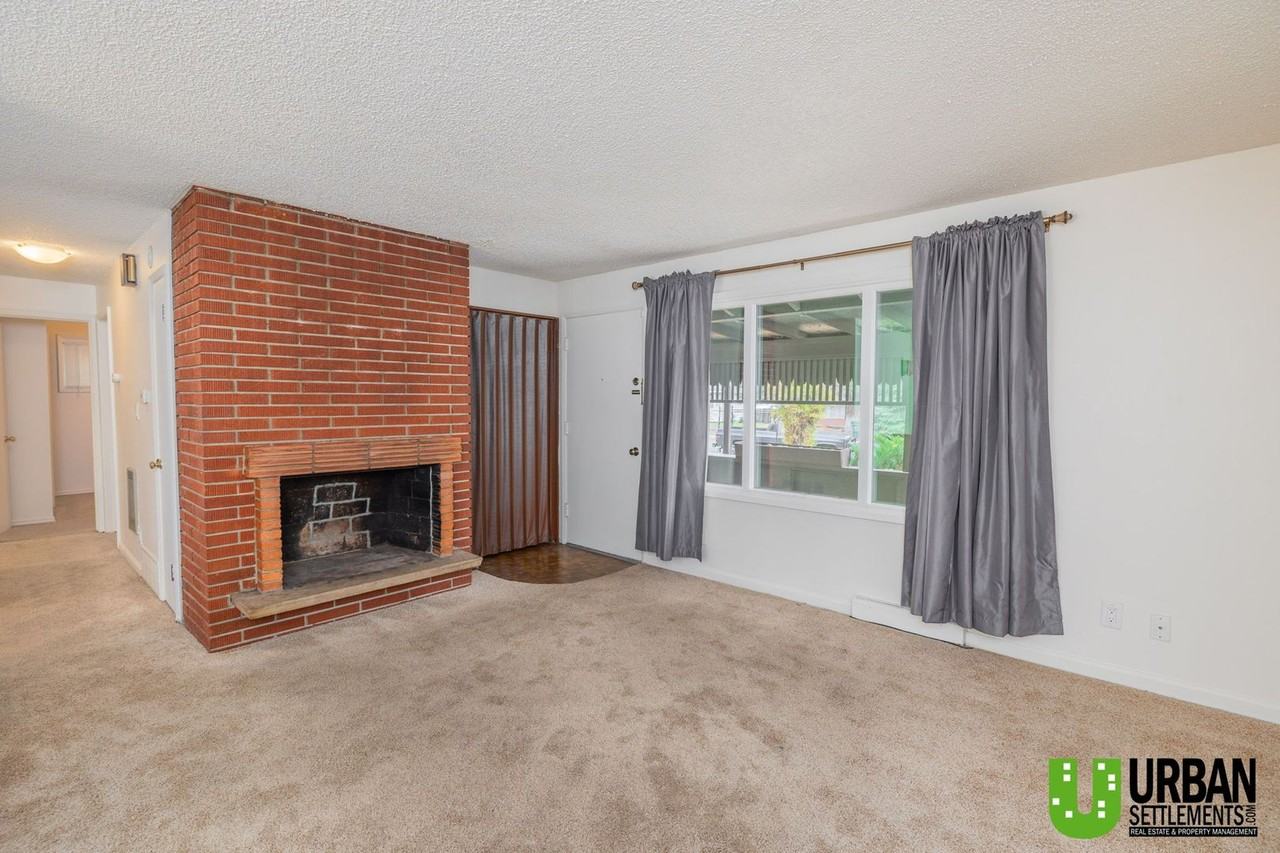 6520 N Howard St - Photo 3 of 29