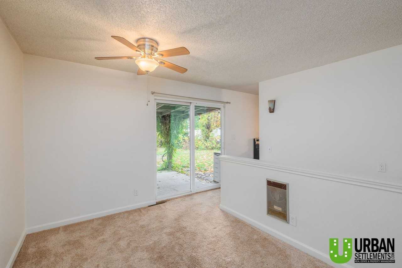 6520 N Howard St - Photo 5 of 29