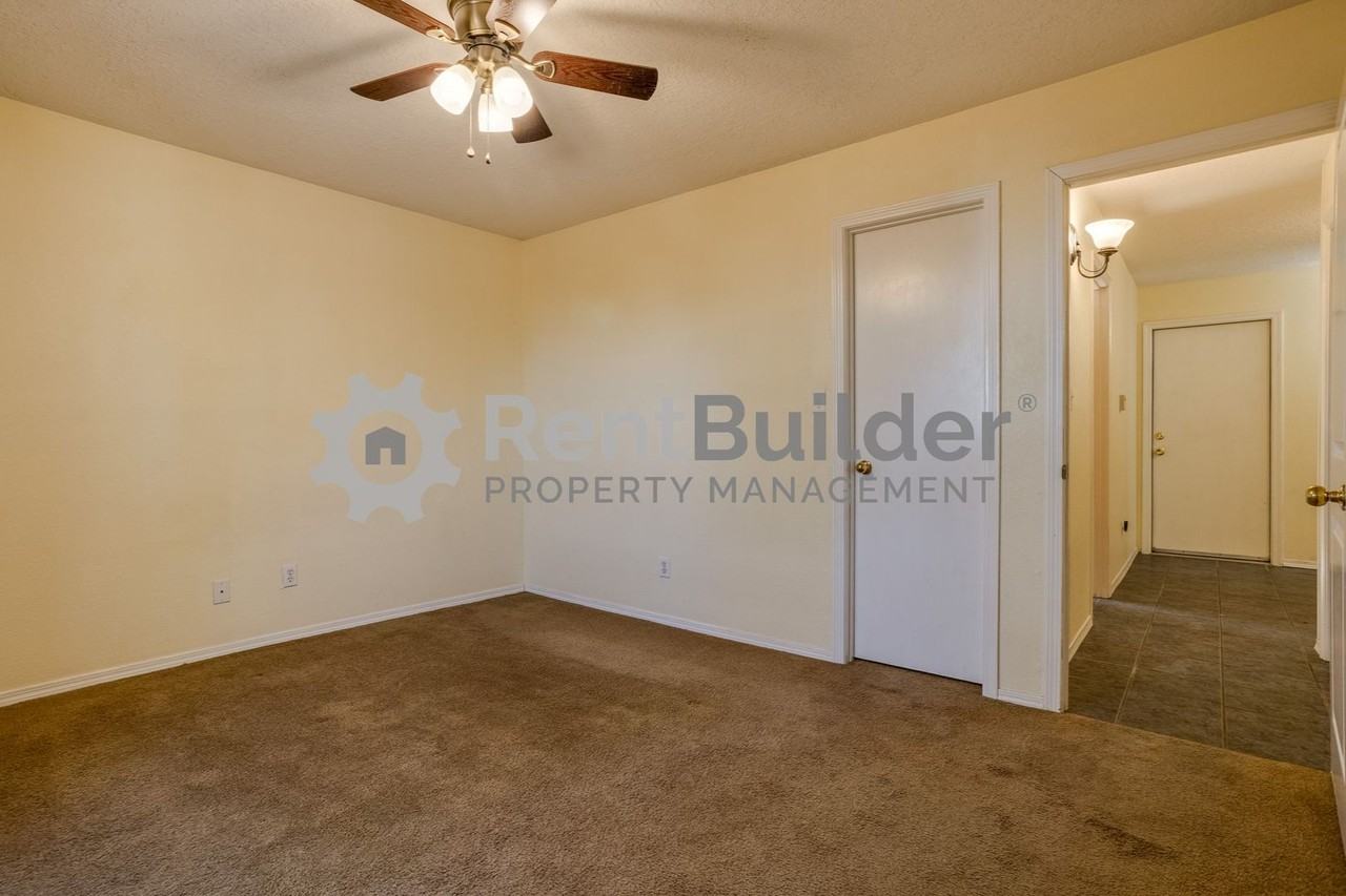 708 Shire St Sw - Photo 4 of 24