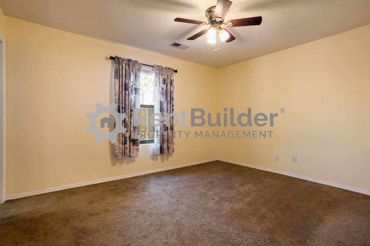 708 Shire St Sw - Photo 5 of 24