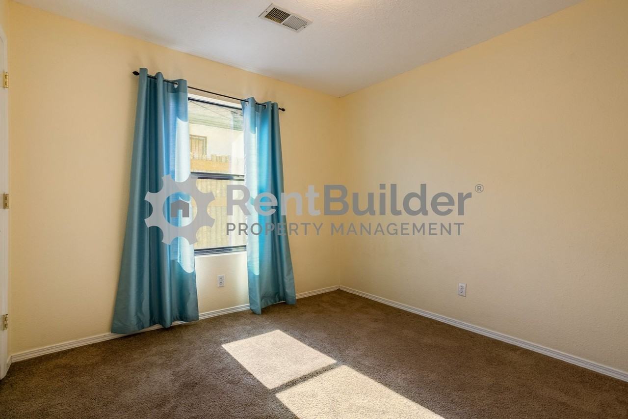 708 Shire St Sw - Photo 6 of 24