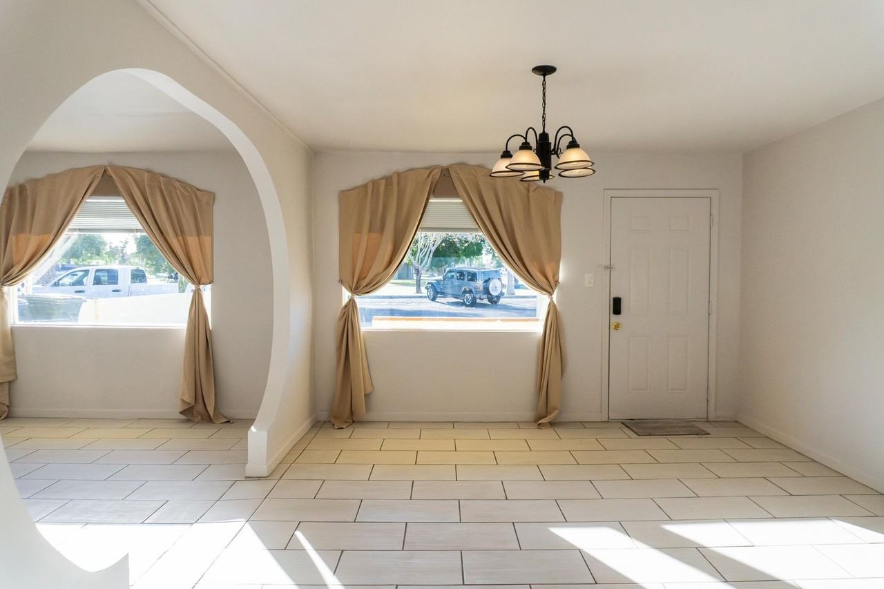 2201 S 6th Ave - Photo 7 of 42