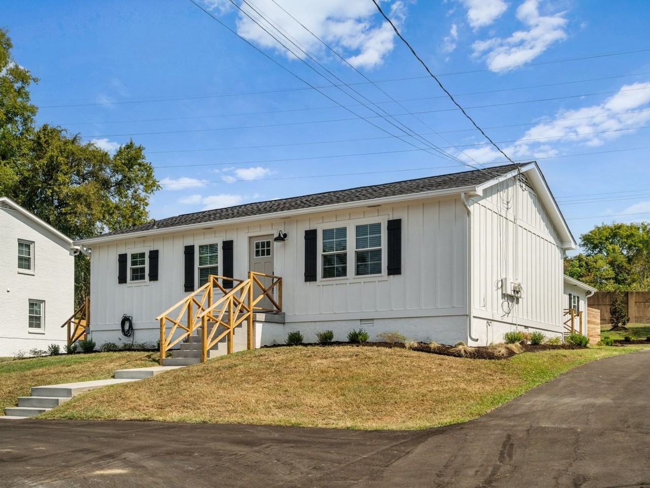 2128 Sharondale Dr - Photo 2 of 18