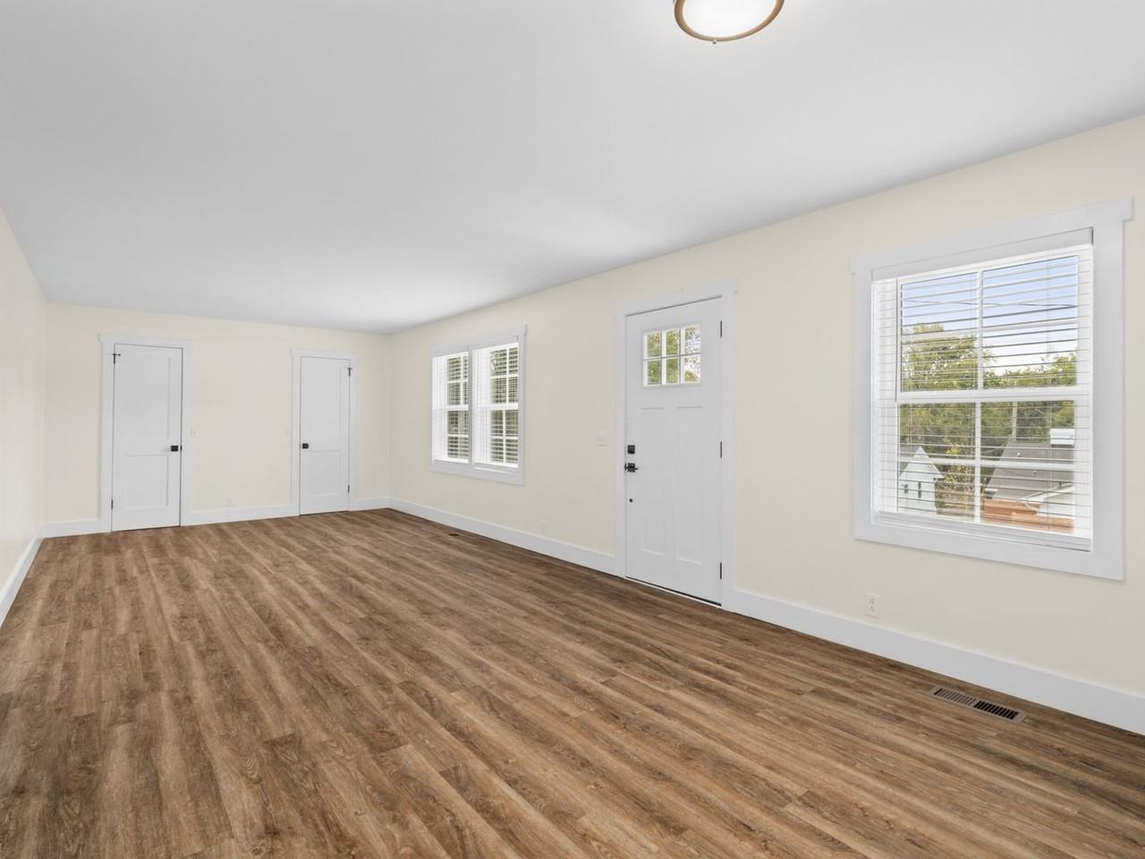 2128 Sharondale Dr - Photo 5 of 18