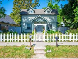 featured image of 1529 Oak St