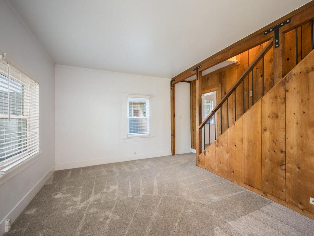 1529 Oak St - Photo 4 of 23