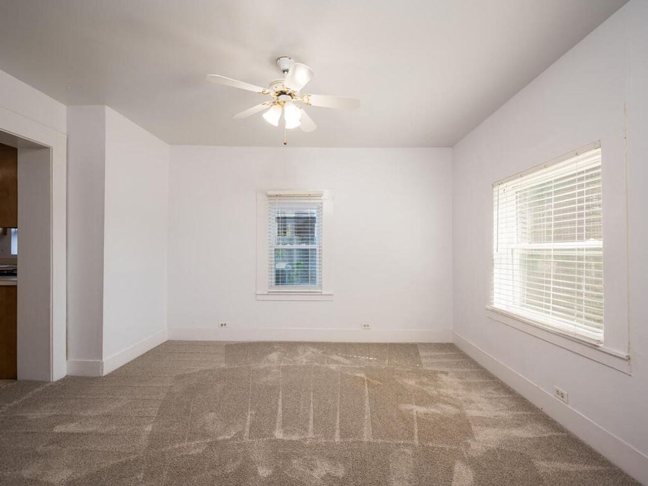 1529 Oak St - Photo 6 of 23