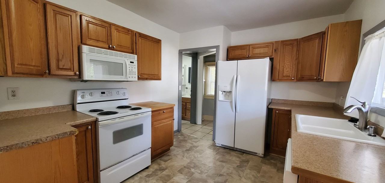 810 E Division St - Photo 2 of 20
