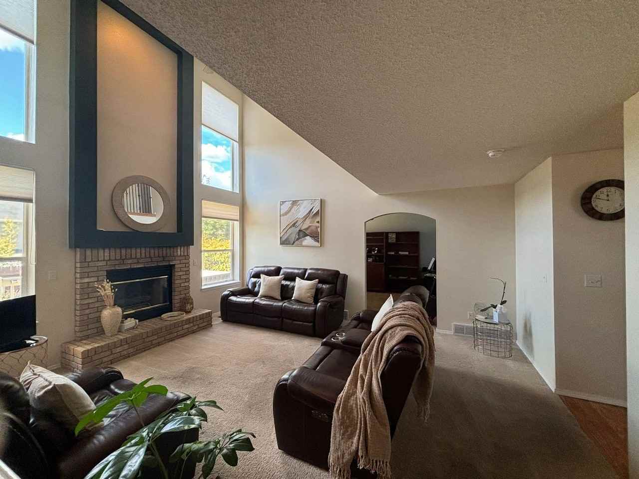 8950 Rochester Dr - Photo 7 of 33