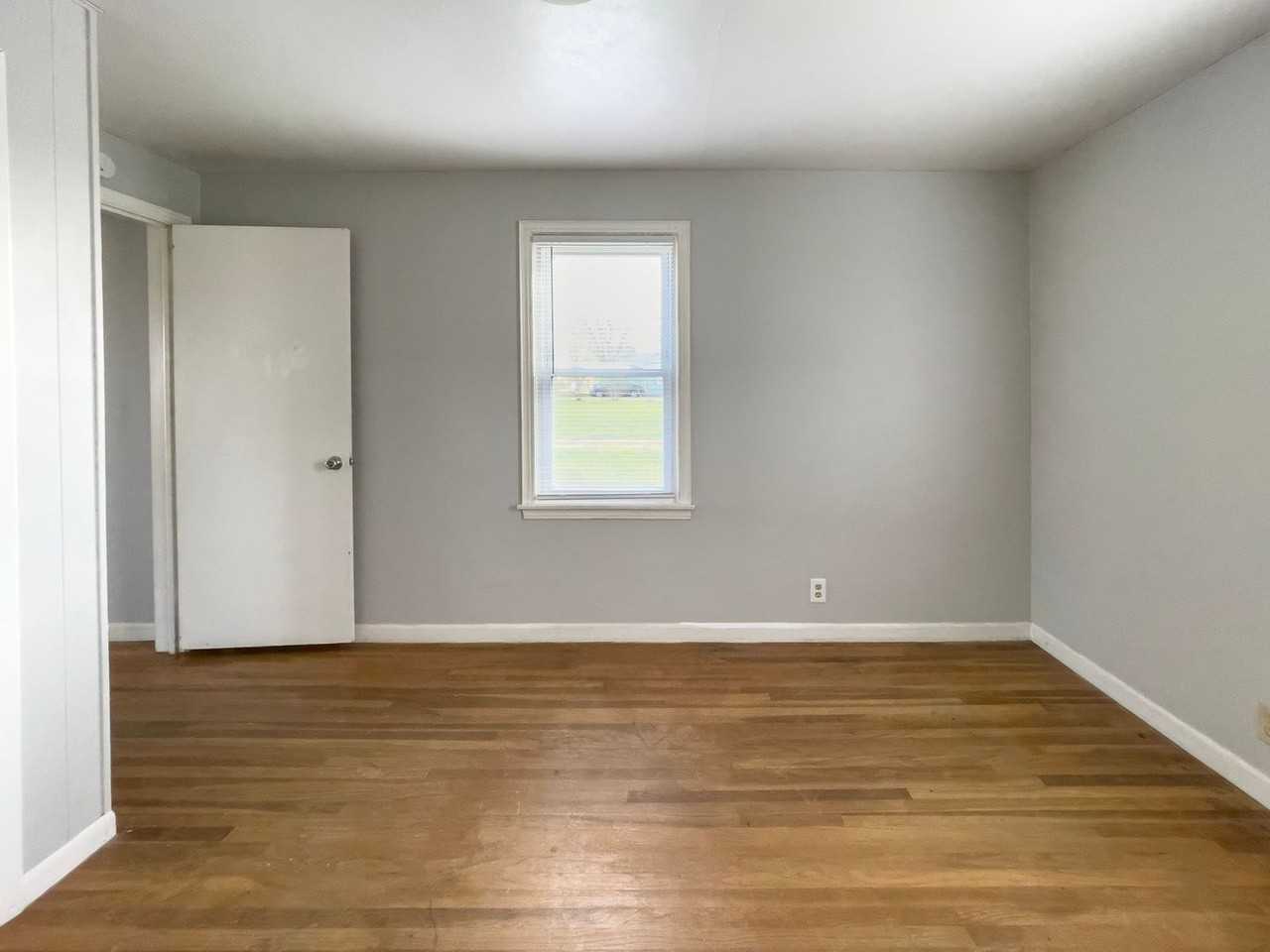10823 W State Road 32 - Photo 5 of 12