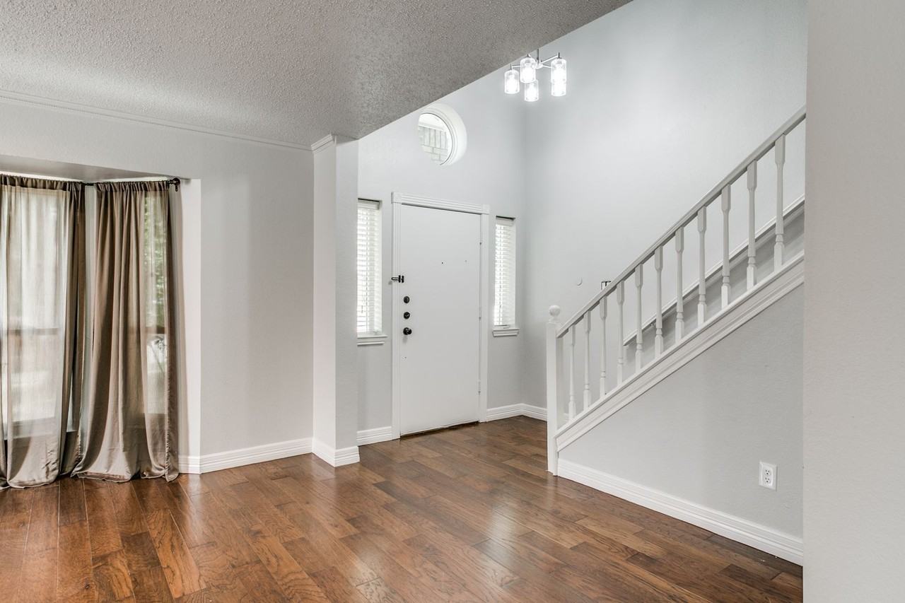 2204 Winslow Ct - Photo 5 of 26