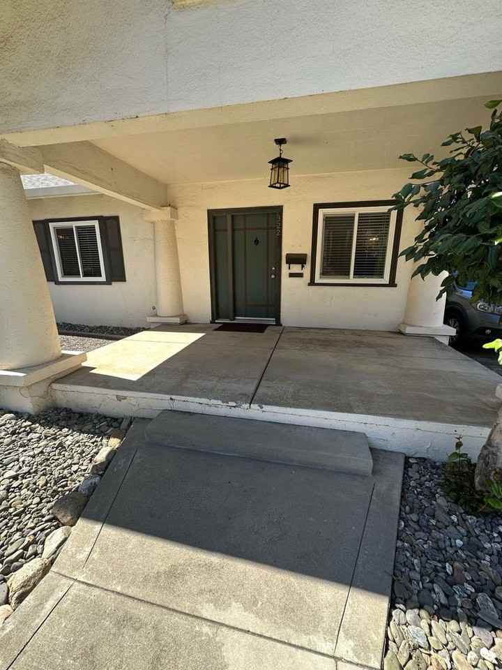 322 Mansion - Photo 2 of 19