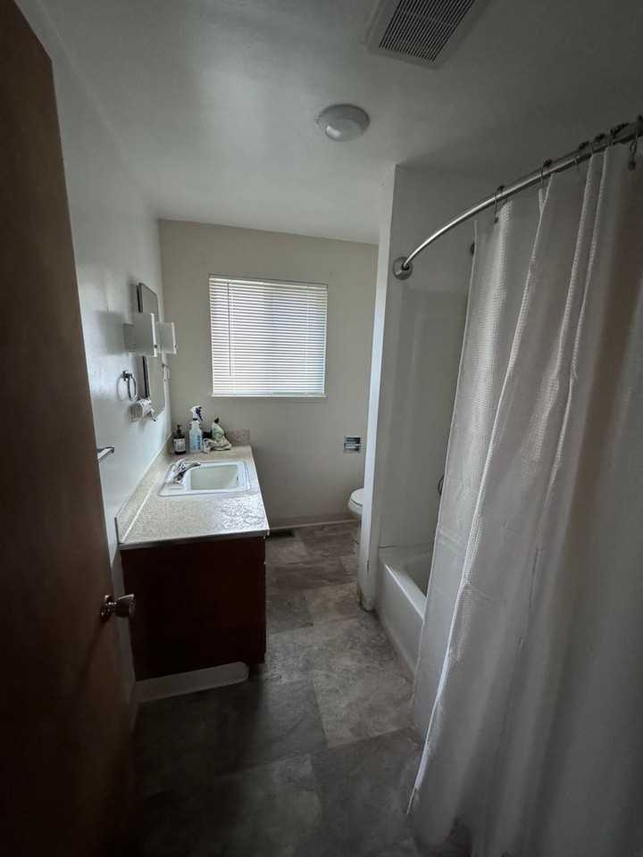 1312 S. 16th Ave - Photo 2 of 6