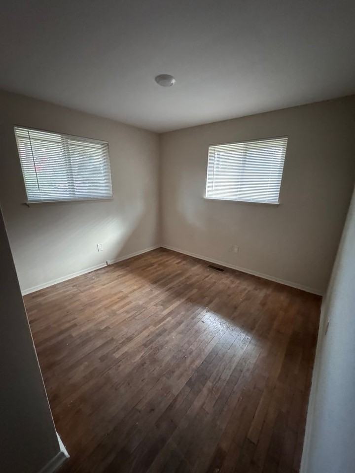 1312 S. 16th Ave - Photo 3 of 6