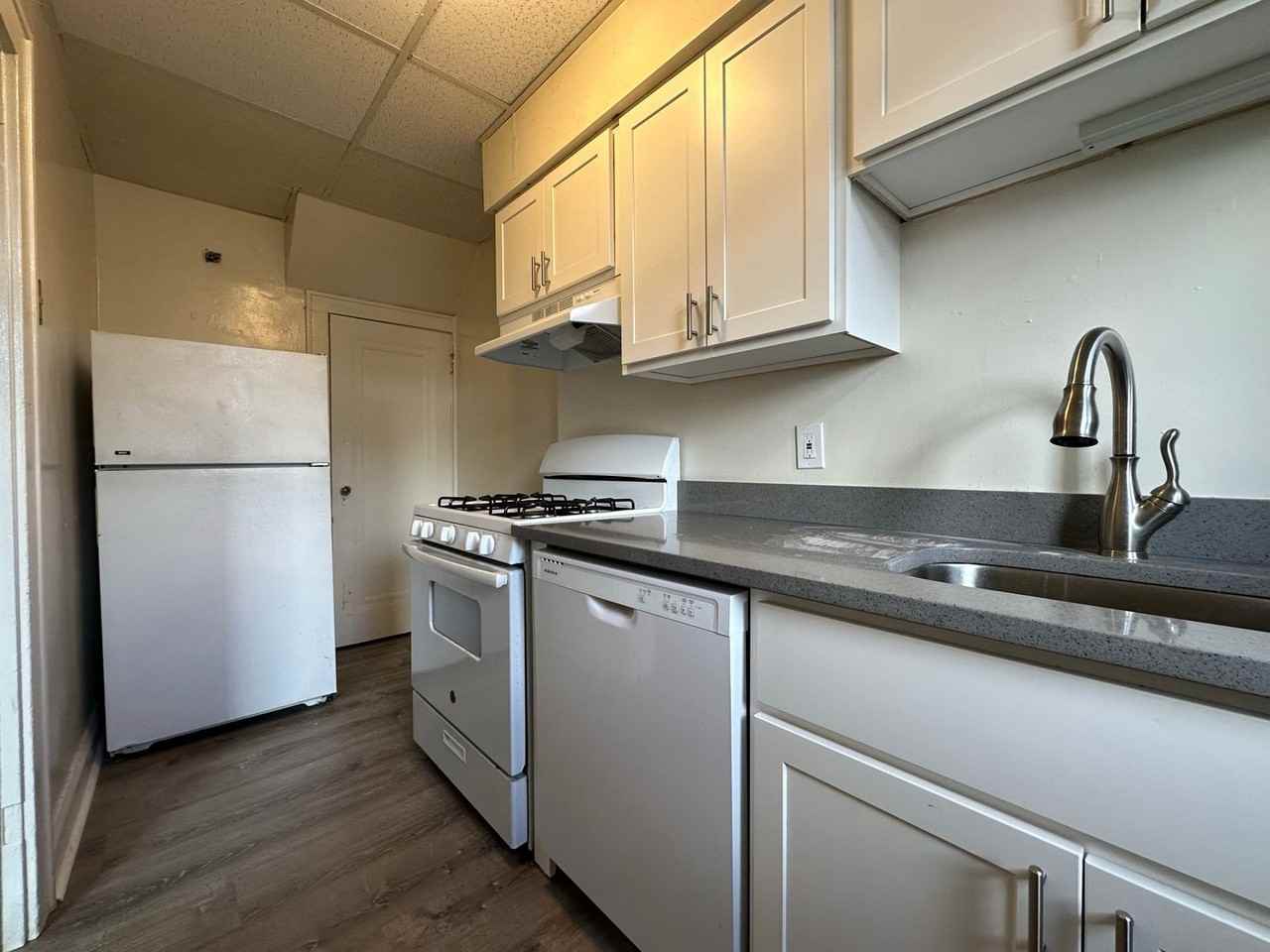 247 Halket Pl - Photo 2 of 12