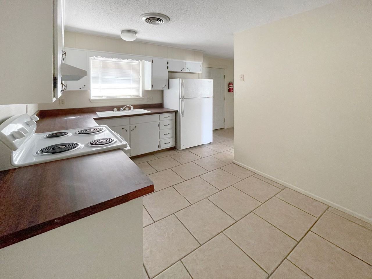 2606-2608 East Sunset Circle - Photo 3 of 6