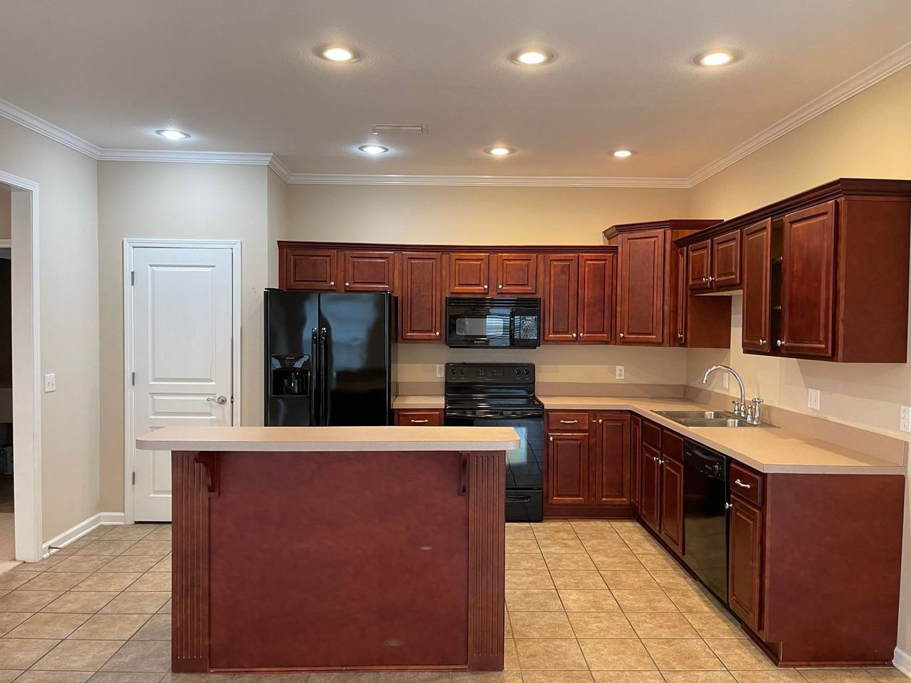 105 Hallhill Ct - Photo 6 of 39