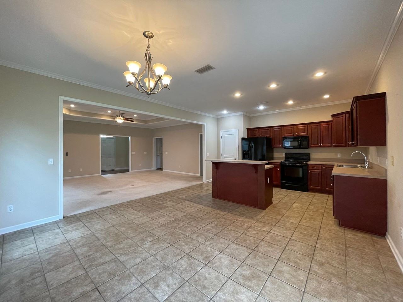 105 Hallhill Ct - Photo 7 of 39