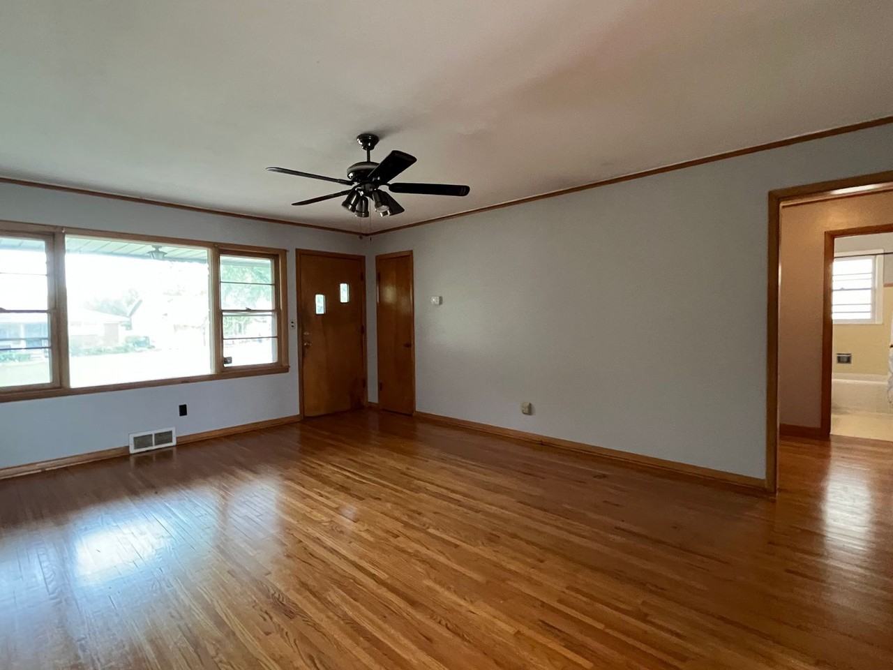 6530 E 8th St - Photo 2 of 13