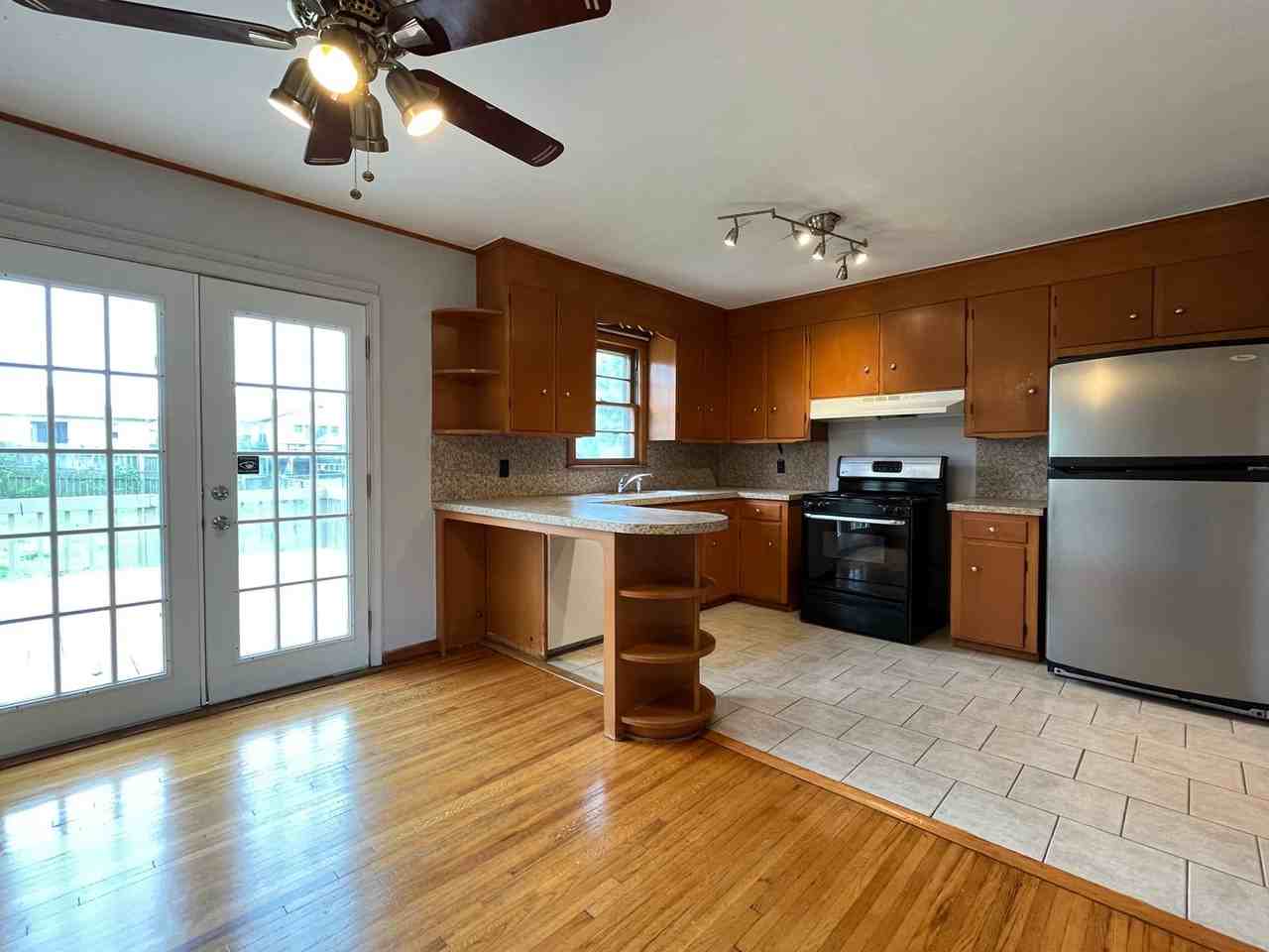 6530 E 8th St - Photo 3 of 13