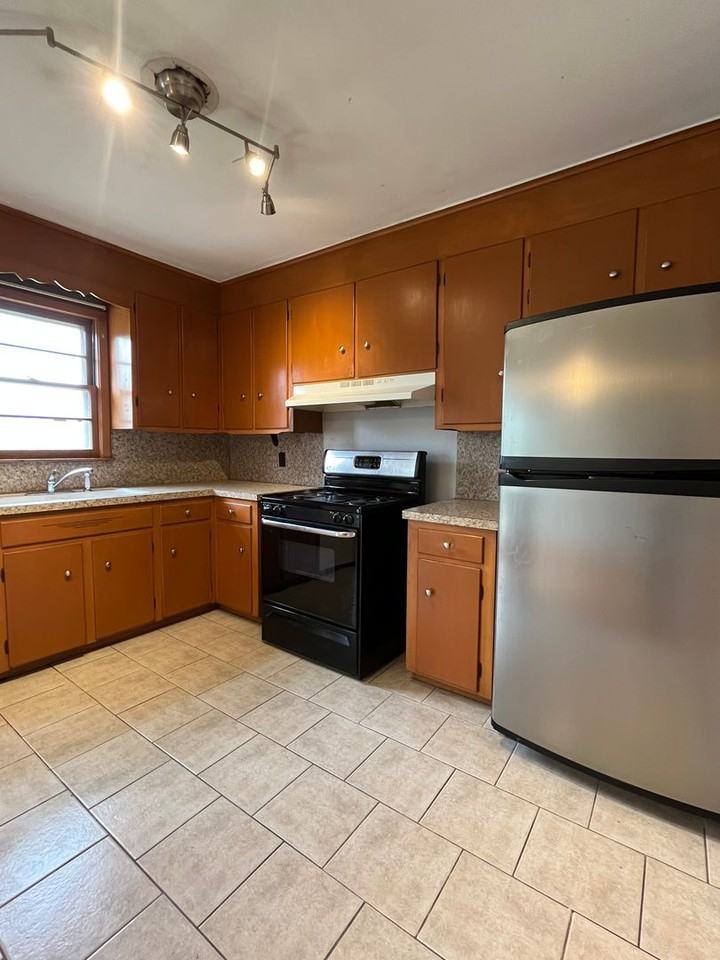 6530 E 8th St - Photo 5 of 13